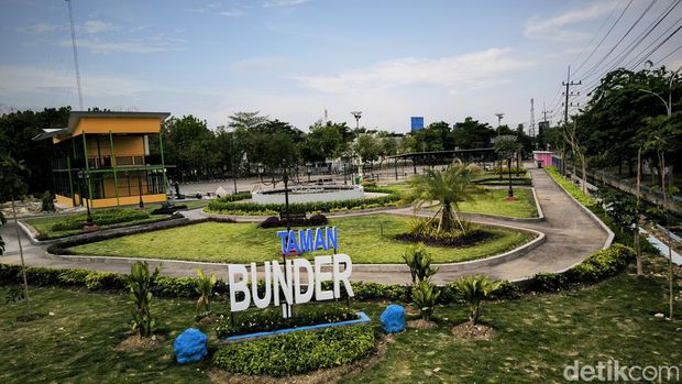 Taman Bunder Gresik yang bentuknya segitiga