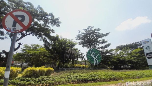 The Park Mall Solo Baru Grogol Sukoharjo.