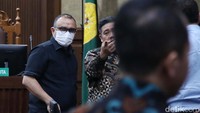Sementara itu, mantan Dirut Bakti Kominfo Anang Achmad Latif divonis 18 tahun penjara dan tenaga Hudev UI Yohan Suryanto yang divonis 5 tahun penjara.  