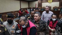 Selain Plate, mantan Dirut Bakti Kominfo Anang Achmad Latif juga mengajukan banding atas vonis 18 tahun penjara. Sementara itu, tenaga Hudev UI Yohan Suryanto yang divonis 5 tahun penjara menyatakan pikir-pikir.  