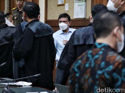 Tok! Johnny G Plate Divonis 15 Tahun Penjara