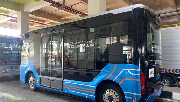 Dishub Surabaya melakukan ujicoba bus listrik selama gelaran Piala Dunia U-13. Dalam ujicoba ini, sebanyak 7 unit bus listrik beroperasi.