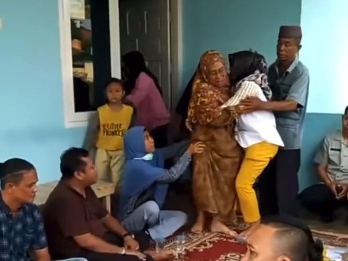 Viral video mediasi Siti Marbiah yang diusir anak angkat dari rumah di Banyuasin.