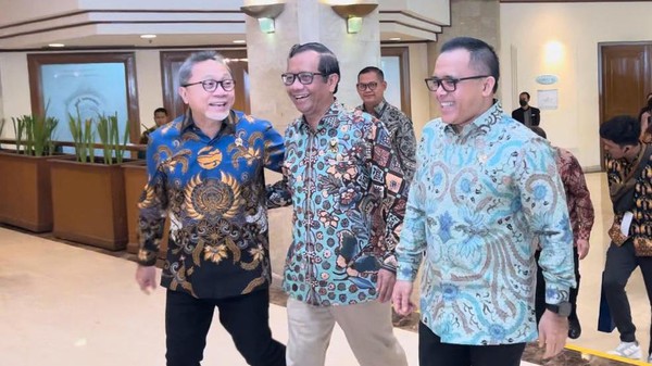 Zulhas, Mahfud MD, hingga Anas Dampingi Jokowi di Rakornas DKPP