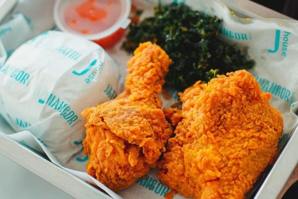 5 Tempat Ini Punya Menu Makanan Mirip Restoran Ternama, Sama Enaknya!