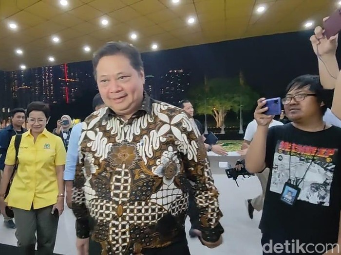 Airlangga Hartarto tiba di DPP Golkar jelang rapat TKN (Anggi Muliawati/detikcom)
