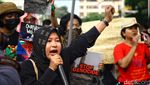 Aksi di Depan Kedubes AS Jakarta, Pendemo Bawa Semangka