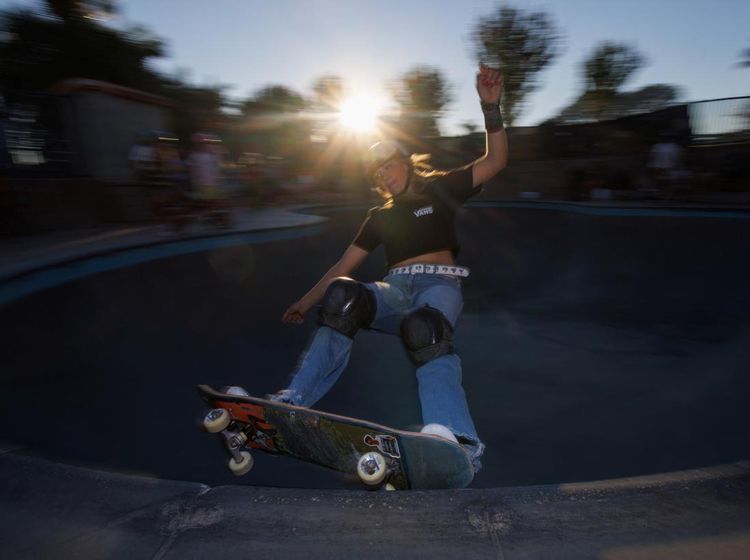 Aksi Puluhan Remaja Perempuan California di Atas Skateboard