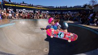 Kontes itu memberdayakan bakat skateboard puluhan remaja perempuan.  