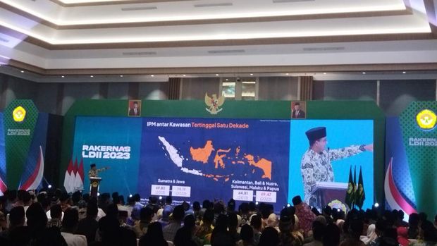 Anies Baswedan jelaskan soal ketertinggalan indeks pembangunan manusia antara Jawa-Sumatera dan daerah lain.