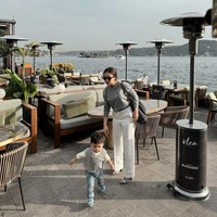 Jalan-jalan ke Turki bersama orangtuanya, Nikita Willy dan Indra Priawan, Issa Xander atau yang biasa dipanggil baby Izz curi atensi. Sudah semakin besar, Izz terlihat semakin lucu dan tampan. Foto: Instagram/@nikitawillyofficial96