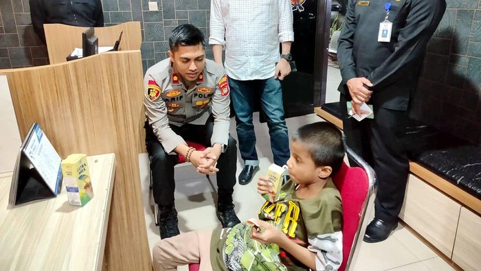 Bocah 7 tahun tersasar di Setiabudi, Jakarta Selatan.
