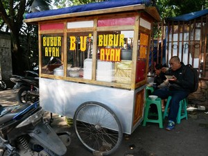 5 Bubur Ayam Kaki Lima Viral Ini Ada di Bogor hingga Bekasi