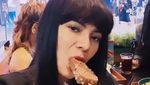 Dinar Candy Doyan Makan Es Krim hingga Jajanan Pasar
