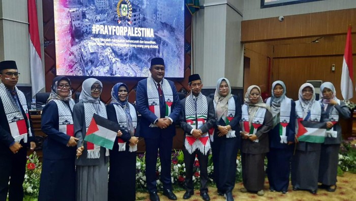 DPRD dan Pemkab Bogor pakai atribut Palestina