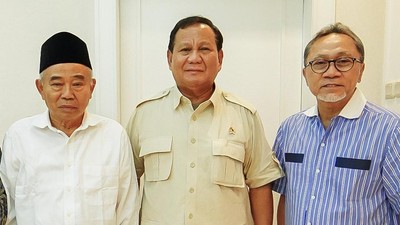 Foto-foto Zulhas Bertemu Prabowo-Kiai Asep Saifuddin