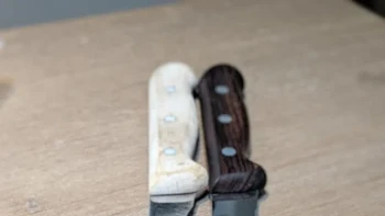 Pisau berumur 20 tahun dibandingkan dengan pisau baru Foto: Brightside