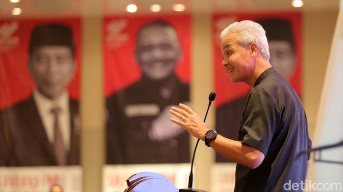 Sebanyak 1.500 pekerja migran Indonesia diberangkatkan ke Korea Selatan. Ganjar Pranowo turut memberikan pembekalan kepada mereka.