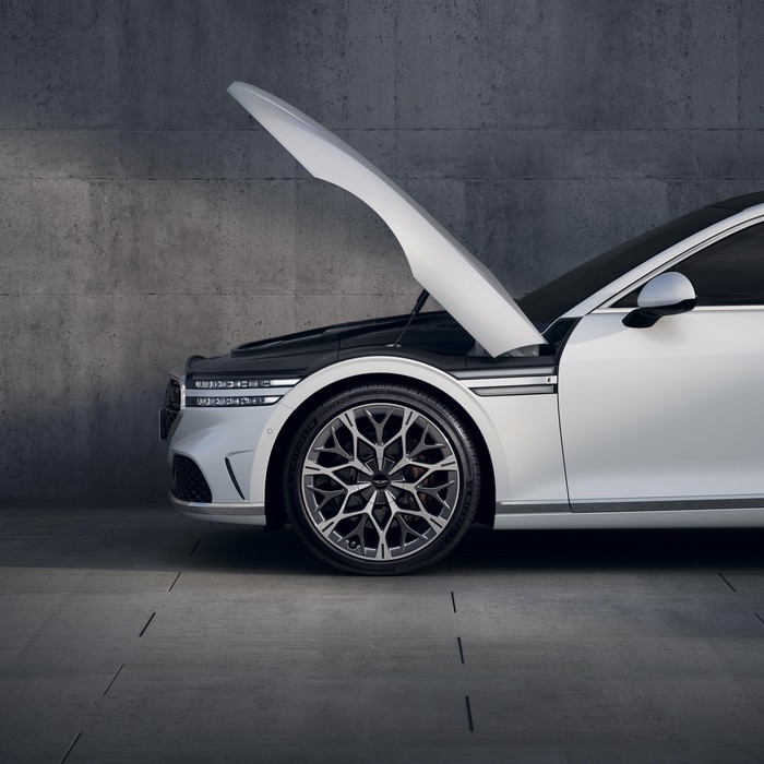 Genesis G90