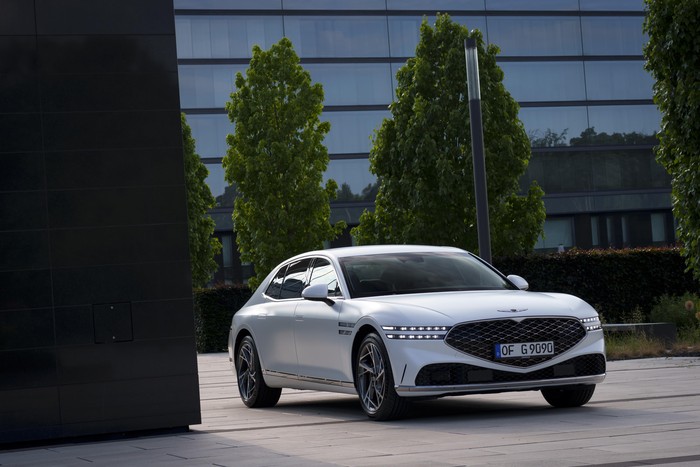 Genesis G90