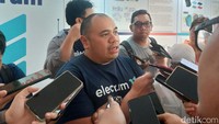 Komisaris Electrum yang juga Wakil Direktur Utama TOBA Pandu Patria Sjahrir mengatakan, untuk tahap awalnya motor ini akan dipasarkan untuk mitra driver Gojek. Diperkirakan, investasi untuk pengembangan proyek ini secara keseluruhan mencapai lebih dari Rp 1 triliun.  