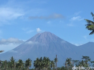 Semeru Alami 24 Kali Letusan Selama 6 Jam Sejak Kamis Dini Hari