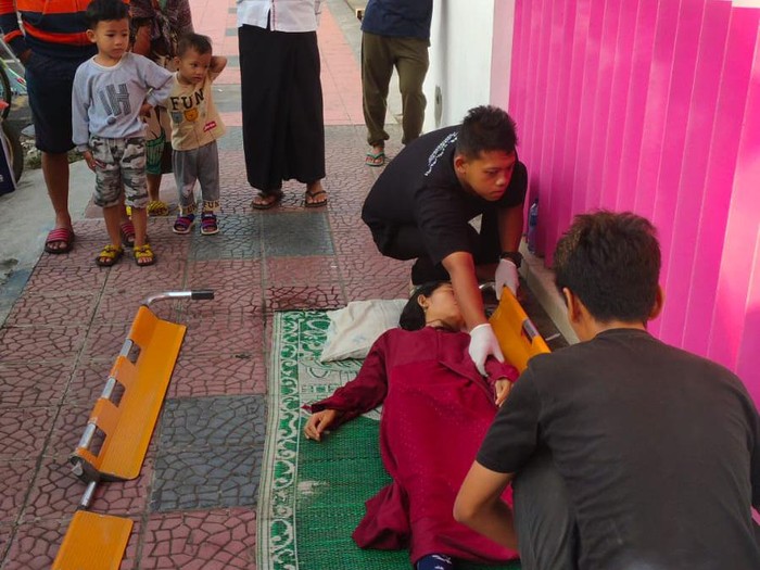 Heboh perempuan tergeletak tak sadarkan diri di depan toko Banyuwangi