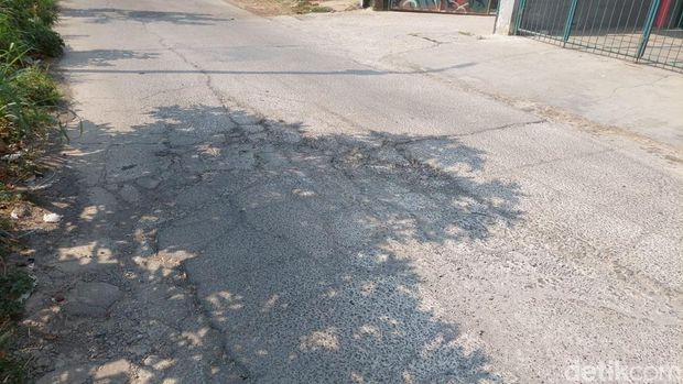 Jalan Babakan Cisitu, Kelurahan Margasari, Kecamatan Buahbatu, Kota Bandung.