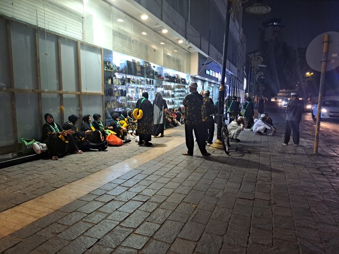Jemaah umrah asal Jambi telantar di Arab Saudi karena tidak dibelikan tiket pulang oleh pihak travel.