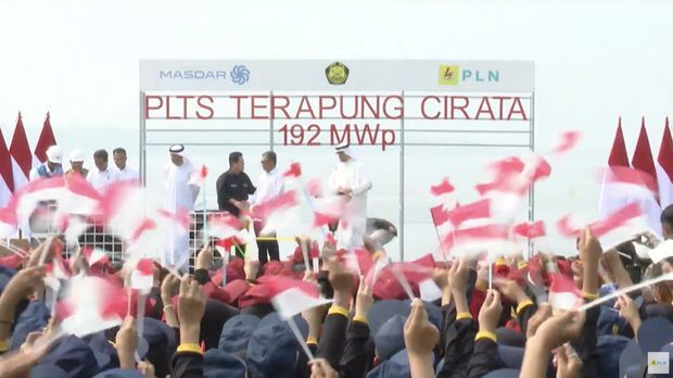 Jokowi dalam peresmian PLTS Terapung Cirata 192 MWp. (Tangkapan layar Youtube Setpres RI)