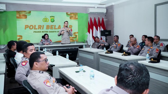 Kapolsek Mampang Prapatan Kompol David Kanitero menjadi narasumber dalam program Polri Belajar