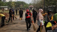 Selain itu beberapa lokasi juga dibersihkan untuk membersihkan sarang nyamuk.