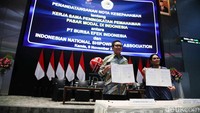 Penandatanganan dilakukan di Mainhall Bursa Efek Indonesia, Jakarta. 