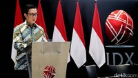 Direktur Pengembangan Bursa Efek Indonesia Jeffrey Hendrik memberikan sambutan usai penandatanganan kerjasama. 