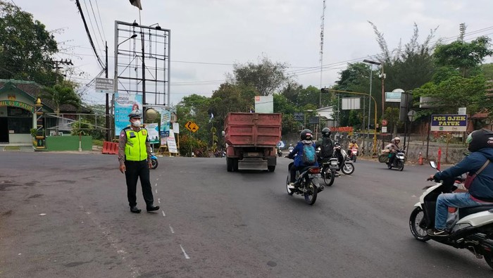 Kondisi lalin di jalur Jogja-Wonosari, perempatan Patuk lancar, Kamis (9/11/2023).