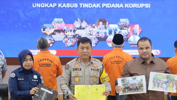Konferensi pers pengungkapan kasus korupsi di Dinas PUPR Kepulauan Mentawai, Sumbar. (Istimewa)