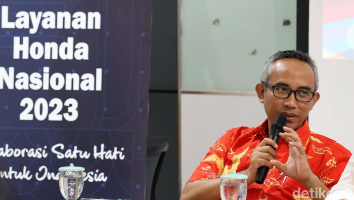 Kontes Layanan Honda Kembali Digelar Kontes Layanan Honda (KLH) akan kembali digelar. KLH merupakan kontes service people PT Astra Honda Motor untuk mengalibrasi kualitas pelayanan jaringan Honda.