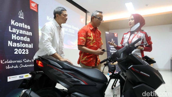 Kontes Layanan Honda Kembali Digelar Kontes Layanan Honda (KLH) akan kembali digelar. KLH merupakan kontes service people PT Astra Honda Motor untuk mengalibrasi kualitas pelayanan jaringan Honda.