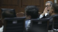 Hakim menyatakan Irwan Hermawan melanggar Pasal 2 ayat 1 juncto Pasal 18 UU Pemberantasan Tindak Pidana Korupsi juncto Pasal 55 ayat 1 ke-1 KUHP.  