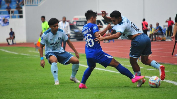 Laga antara PSIS vs Persita di Stadion Jatidiri Semarang, Kamis (9/11/2023)