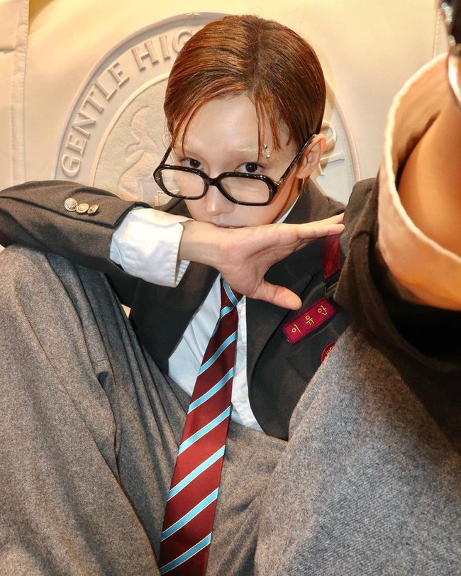 Berkat ketampanannya yang viral, Lee Yoh Ahn langsung digaet oleh agensi talent The Different Company. Lee Yoo Ahn akhirnya meninggalkan profesi pramugara untuk kemudian menjadi model di bawah agensi itu.  Foto: Instagram Lee Yoo Ahn