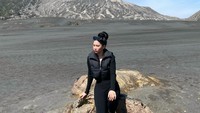 Lisa Oktaviani berpesan untuk orang luar negeri kalau ke Indonesia mesti ke Bromo. (Foto: dok pribadi)