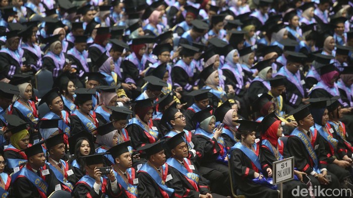 Sebanyak 1.606 mahasiswa Universitas Pancasila diwisuda. Menkopolhukam Mahfud MD memberika orasi ilmian dalam acara wisuda tersebut.
