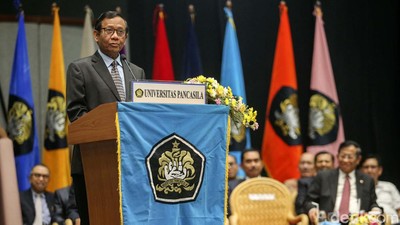 Mahfud MD Beri Orasi Ilmiah di Wisuda Universitas Pancasila