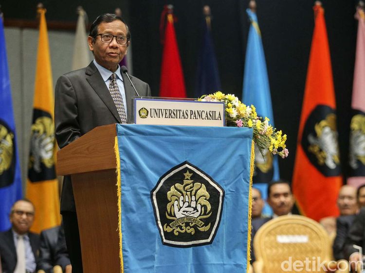 Mahfud MD Beri Orasi Ilmiah di Wisuda Universitas Pancasila