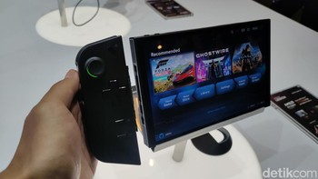 Lalu dilengkapi dengan layar QHD+ 8,8 inci rasio aspek 16:10. Dengan begitu, Legion Go menjadi handheld gaming dengan layar terbesar yang didukung refresh rate 144 Hz. Foto: (Panji Saputro/detikINET).