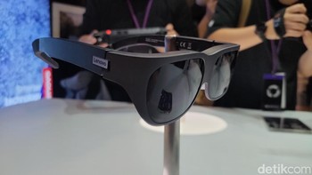 Terakhir ada Legion Glasses yang penting dalam menunjang pengalaman bermain game lebih mengesankan. Foto: (Panji Saputro/detikINET).