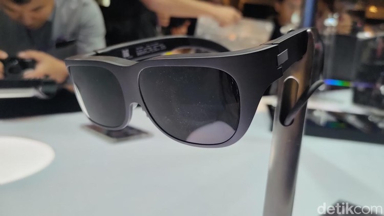 Melihat Lebih Dekat Alat Tempur Terbaru Lenovo untuk Gamer Lenovo mengumumkan tiga perangkat gaming terbarunya, yakni Legion 9i, Legion Go, dan Legion Glasses. Berikut penampakannya yang begitu menggoda.