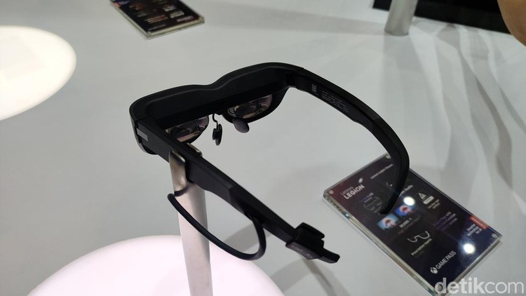 Melihat Lebih Dekat Alat Tempur Terbaru Lenovo untuk Gamer Lenovo mengumumkan tiga perangkat gaming terbarunya, yakni Legion 9i, Legion Go, dan Legion Glasses. Berikut penampakannya yang begitu menggoda.
