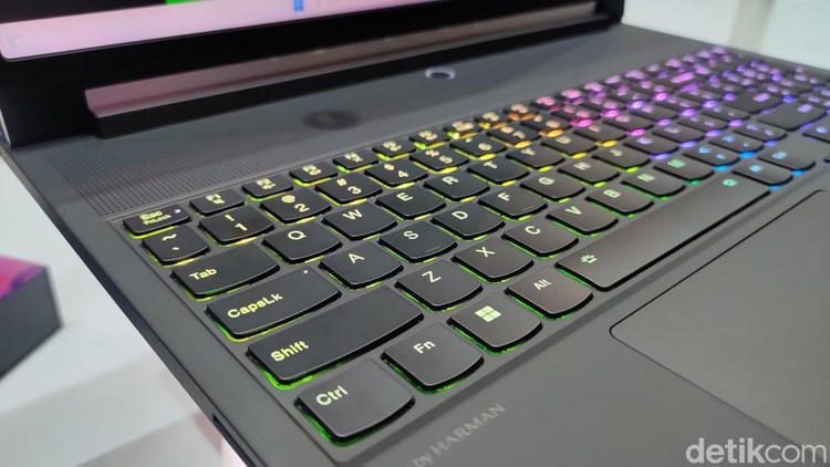Melihat Lebih Dekat Alat Tempur Terbaru Lenovo untuk Gamer Lenovo mengumumkan tiga perangkat gaming terbarunya, yakni Legion 9i, Legion Go, dan Legion Glasses. Berikut penampakannya yang begitu menggoda.